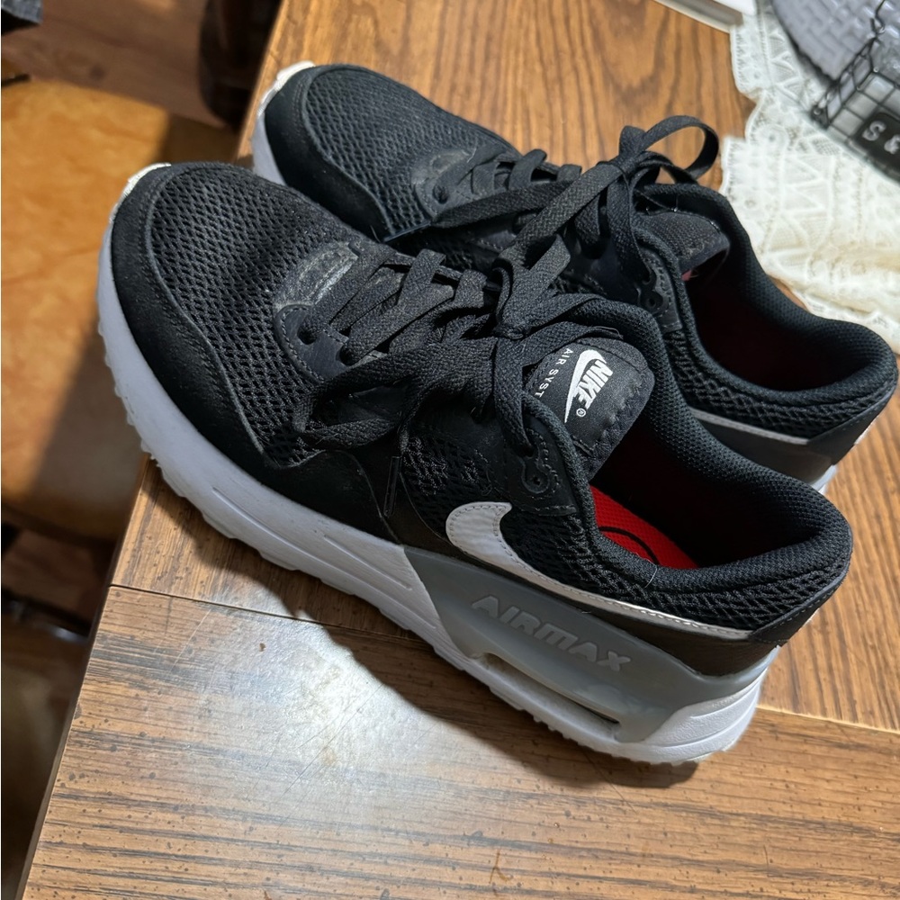 Nike Tennis Shoes